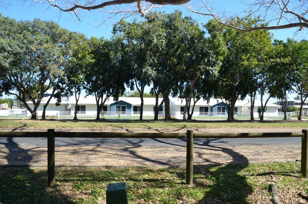 Beachside Boutique Motel Mackay Exterior photo
