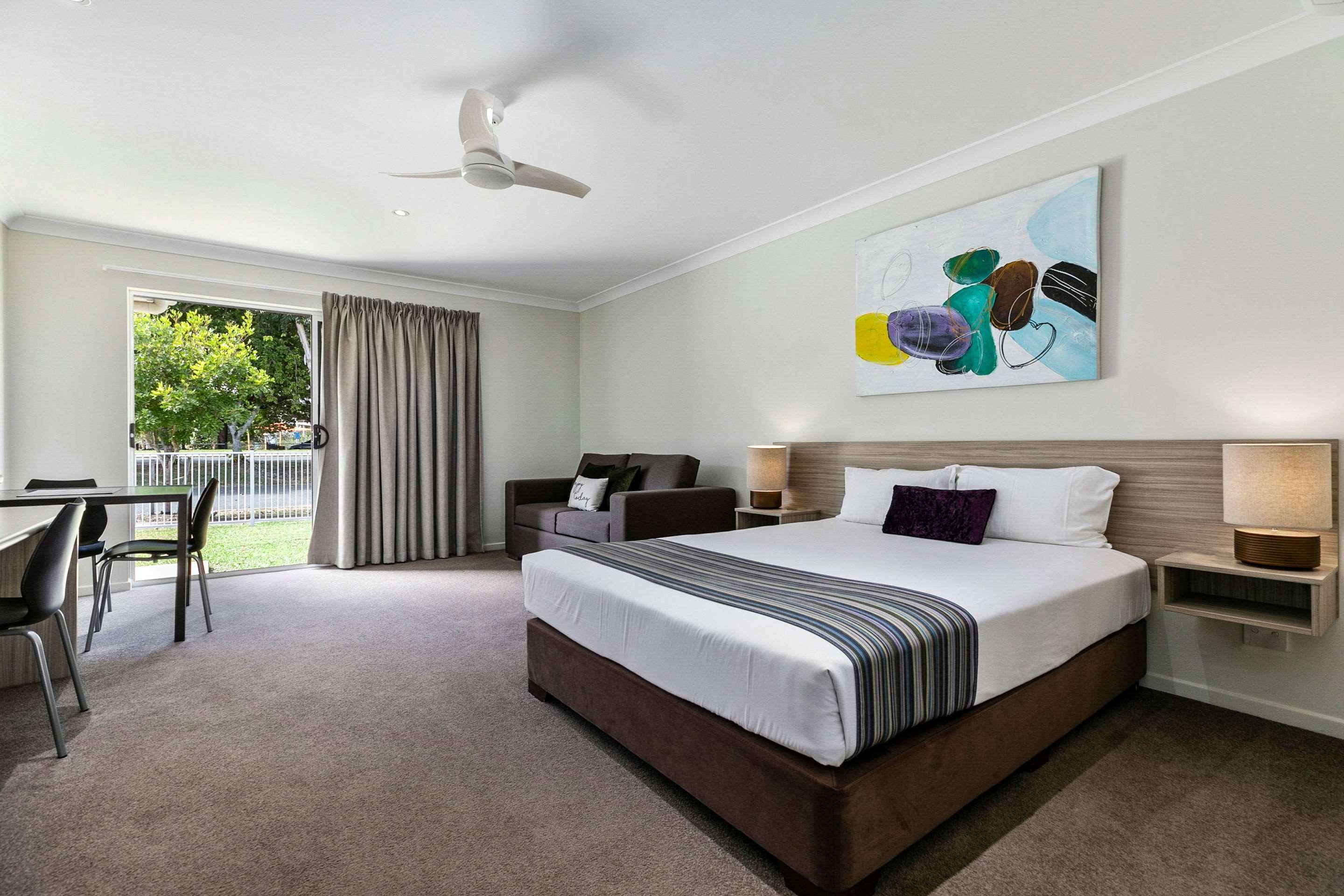 Beachside Boutique Motel Mackay Exterior photo